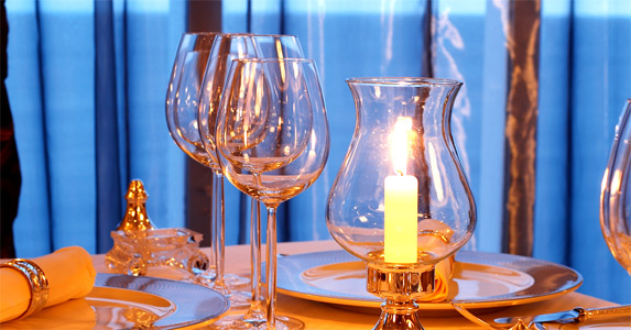Detalle de una mesa preparada para la cena a bordo del Celebrity Century -Restaurante Murano- CRUCEROS CELEBRITY CENTURY CRUCEROS DE LUJO CELEBRITY CRUISES BARCOS PEQUEÑOS