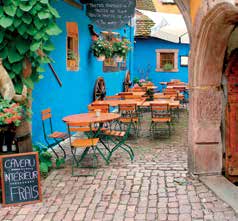 Uno de los encantadores Cafés que encontraremos a nuestro paso CRUCEROS FLUVIALES FRANCIA
