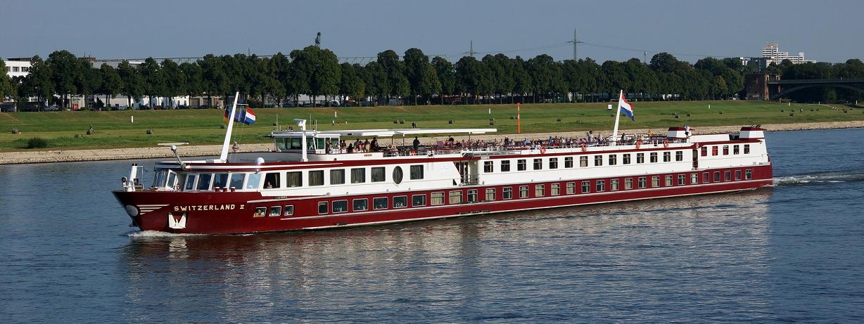 Nuestro buque, el MS Switzerland II navegando por el Rhin cerca de Colonia (Alemania) CRUCEROS MS SWITZERLAND II CRUCEROS HOLANDA CRUCEROS BELGICA CRUCEROS BELGICA Y HOLANDA CRUCEROS PAISES BAJOS CRUCEROS RHIN CRUCEROS NORTE DE EUROPA CRUCEROS FLUVIALES POLITOURS RIVER CRUISES