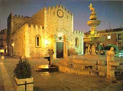 El centro de Taormina está lleno de encantadoras iglesias medievales