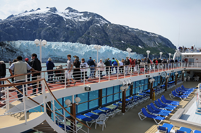 El impresionante Glaciar Margerie visto desde la cubierta exterior del Pacific Princess (Princess Cruises) CRUCEROS ALASKA PACIFIC PRINCESS CRUCEROS DE LUJO ALASKA CRUCEROS BARCO PEQUEÑO ALASKA CRUCEROS PACIFICO ALASKA CRUISES PACIFIC PRINCESS GLACIAR