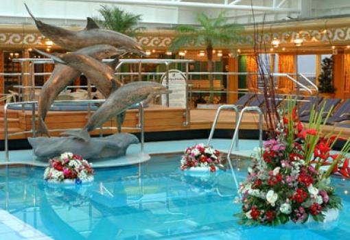 La Piscina LIDO, situada en el centro del buque