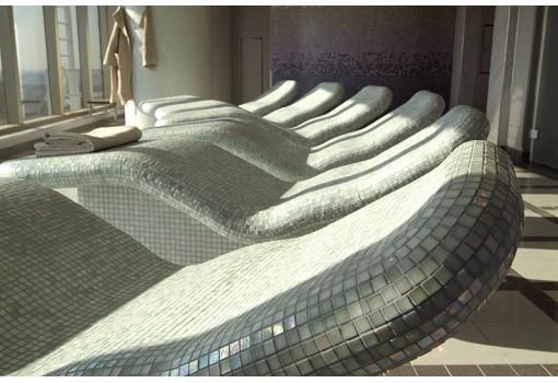 A bordo le ofrecen un completo Spa