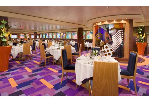 El Restaurante Azura ofrece un ambiente más moderno
