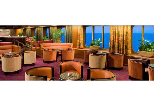 Uno de los elegantes Lounges del buque