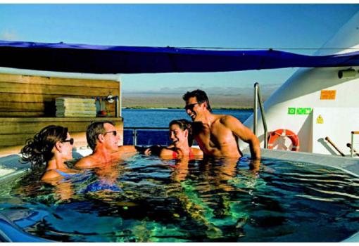 Relájese en el jacuzzi despues de una jornada emocionante