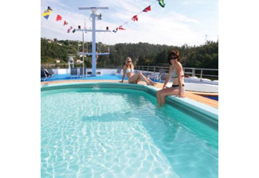 La piscina de la cubierta superior