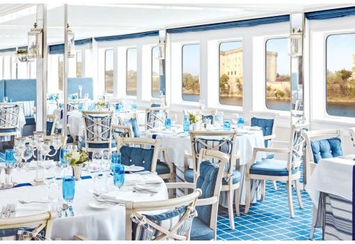 El Restaurante del River Royale con sus amplios ventanales