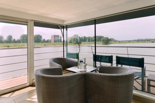 Club Lounge
