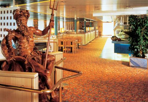 El buffet del buque "Lido Restaurant"