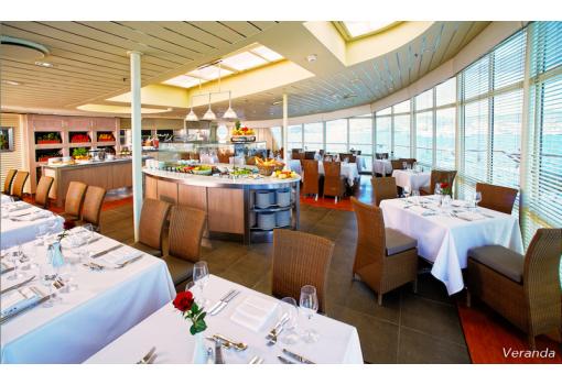 El renovado buffet Veranda con sus luminosas cristaleras
