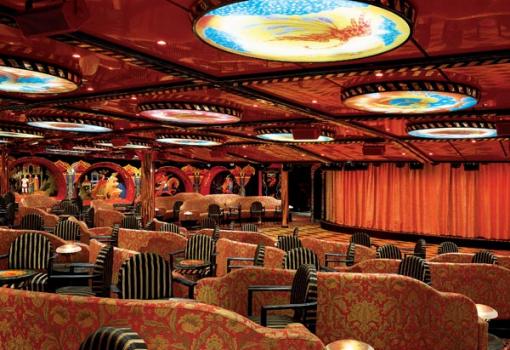 El Firebird Show Lounge situado en la Popa del barco