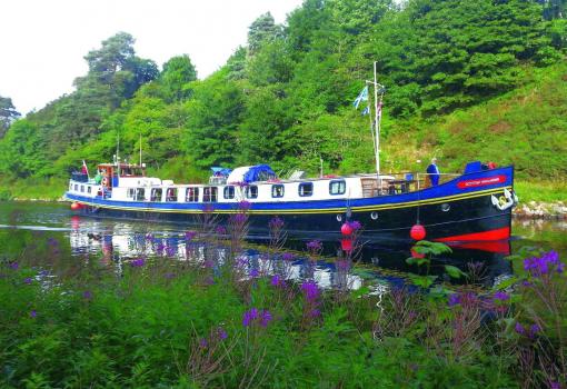 A través del Caledonian Canal navegaremos por Escocia