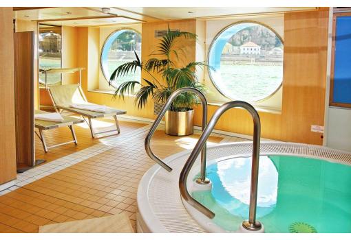 Jacuzzi en el Spa... siempre con ventanales