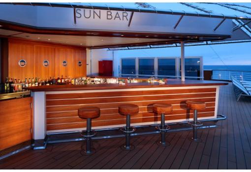 El Sun Bar está situado en Popa con vistas únicas