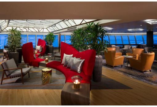 El Crows Nests Bar, un clásico de Holland America (en proa)