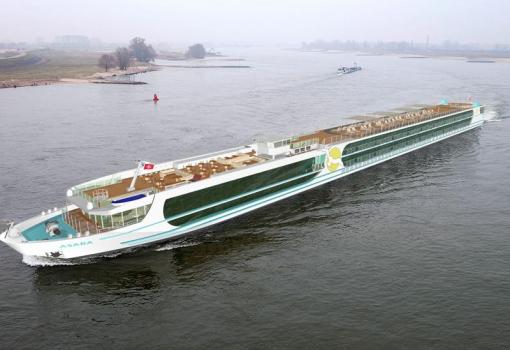 El MS Asara navegando por el Danubio