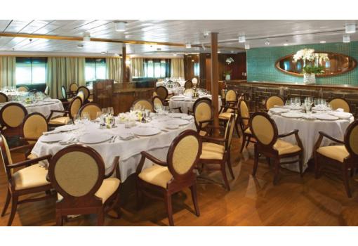 En el Restaurante se sirven exquisitas cenas por la noche