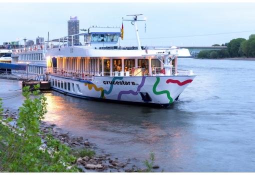 El MS Crucestar atracado en Melk (Austria)