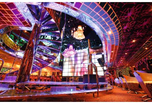 La discoteca es el lugar más animado del barco por la noche
