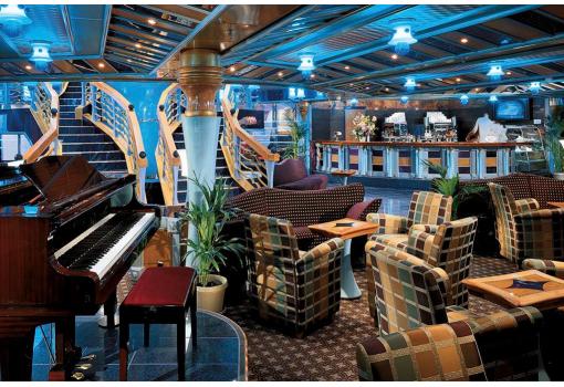 Nos esperan rincones únicos como el Piano bar
