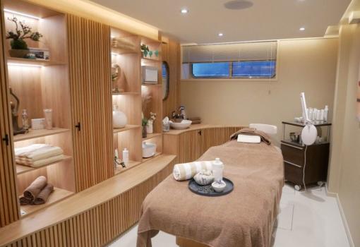 El Spa de la Cubierta 1 tiene una sala de masajes