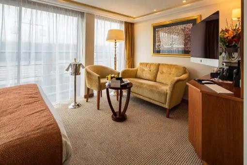 Cat. S - Suite con Balcón Francés