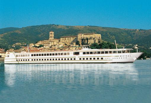 El MS Mistral navegando plácidamente