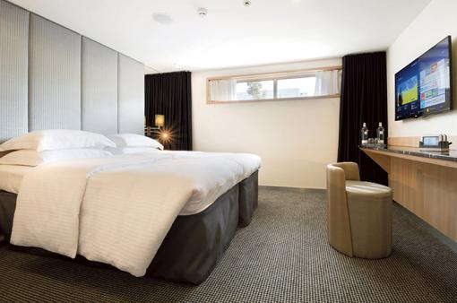 Standard Suite Ventana Alta - Cat.. E