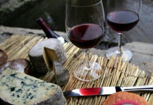 regada con los mejores vinos de la región