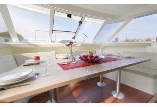 El Salón ofrece ventanales panorámicos con vistas únicas