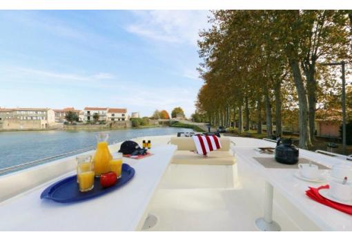 La terraza es ideal para disfrutar del paisaje y del canal