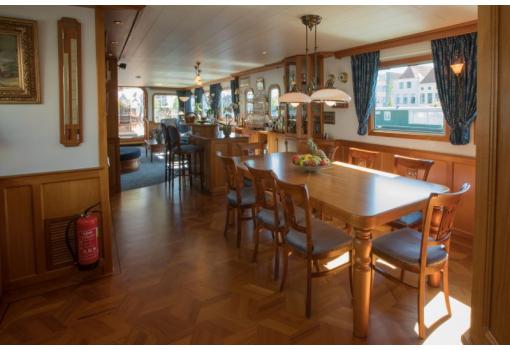 El elegante comedor es el lugar ideal para una cena única