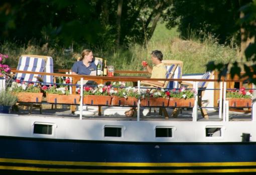 Su amplio solarium les permitirá disfrutar de vistas únicas