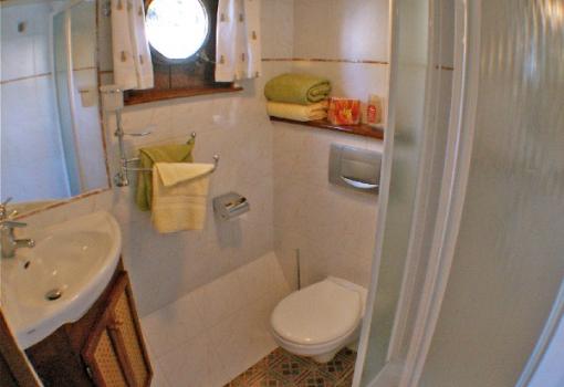 Todas las cabinas tienen su propio baño