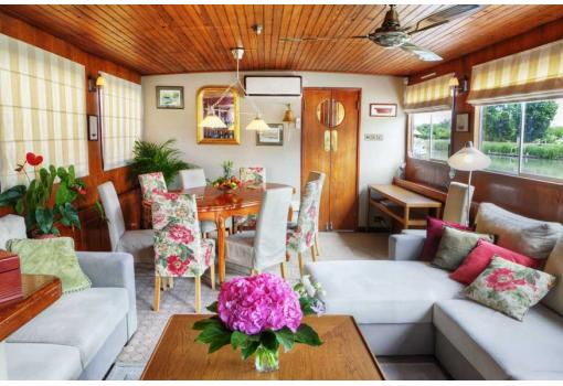 El elegante, luminoso y confortable salón del "Rosa"