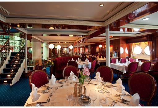 Disfrutar de una deliciosa cena en el Restaurante