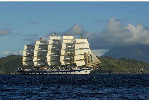 El Royal Clipper navegando en St. Kitts (Caribe)