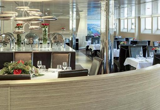 El Restaurante es amplio y luminoso