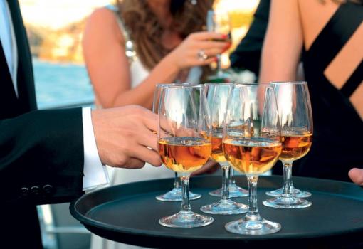 No olvide disfrutar del famoso Vino de Oporto