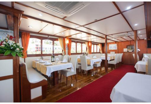 El Restaurante es luminoso y confortable
