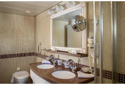 El baño de la Executive Suite es un baño de lujo