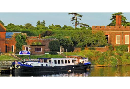 Atracado en Hampton Court