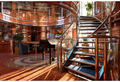 El Atrium del MS Bellejour