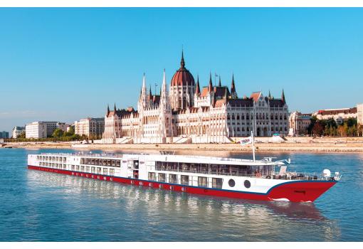 EL MS Bolero navegando por el Danubio (Budapest)