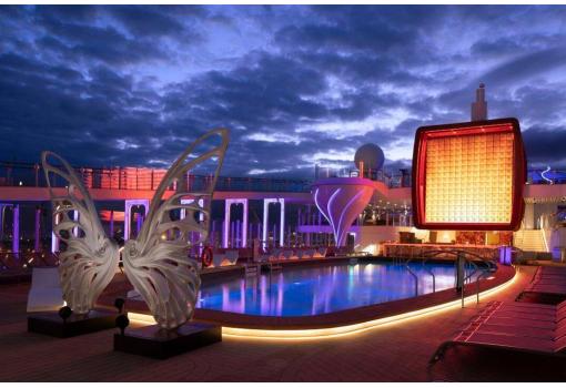 La Piscina y el Solarium