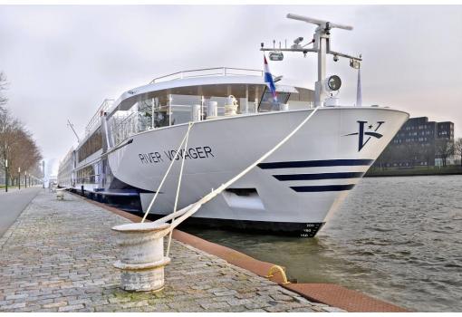 El MS River Voyager atracado a orillas del Rhin