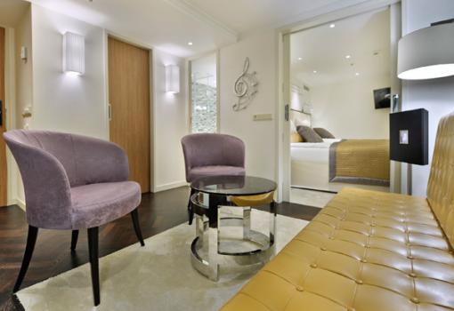 Con 30m2 ofrece salón y dormitorio separados