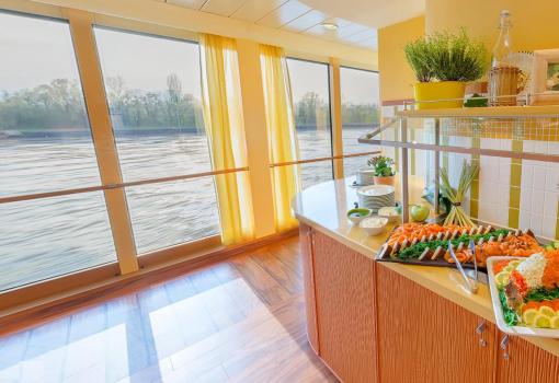 El Buffet es luminoso y variado