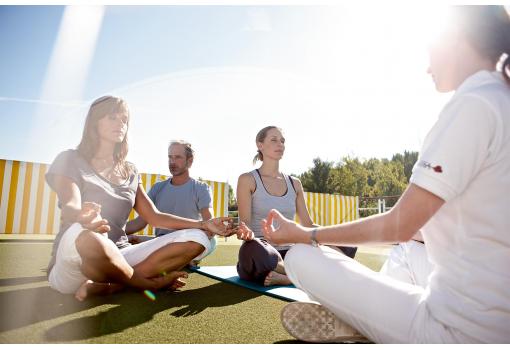 Yoga en el solarium del A-Rosa Stella